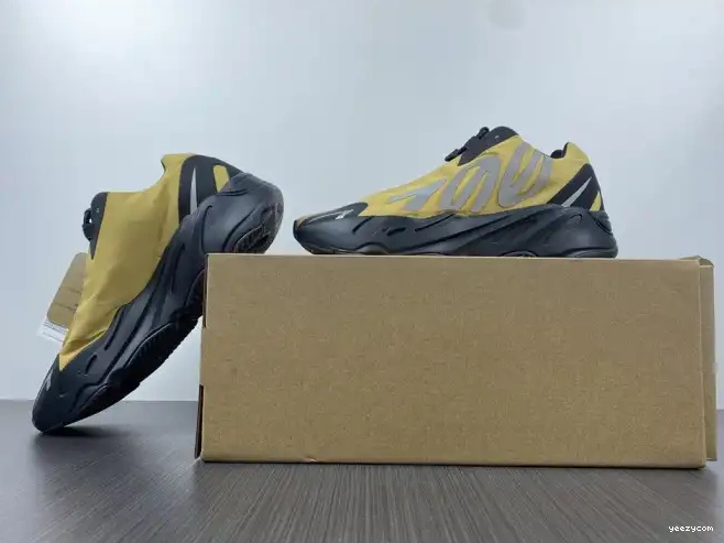 Yeezy GZ0717 Flux' 700 Boost MNVN 'Honey 0504